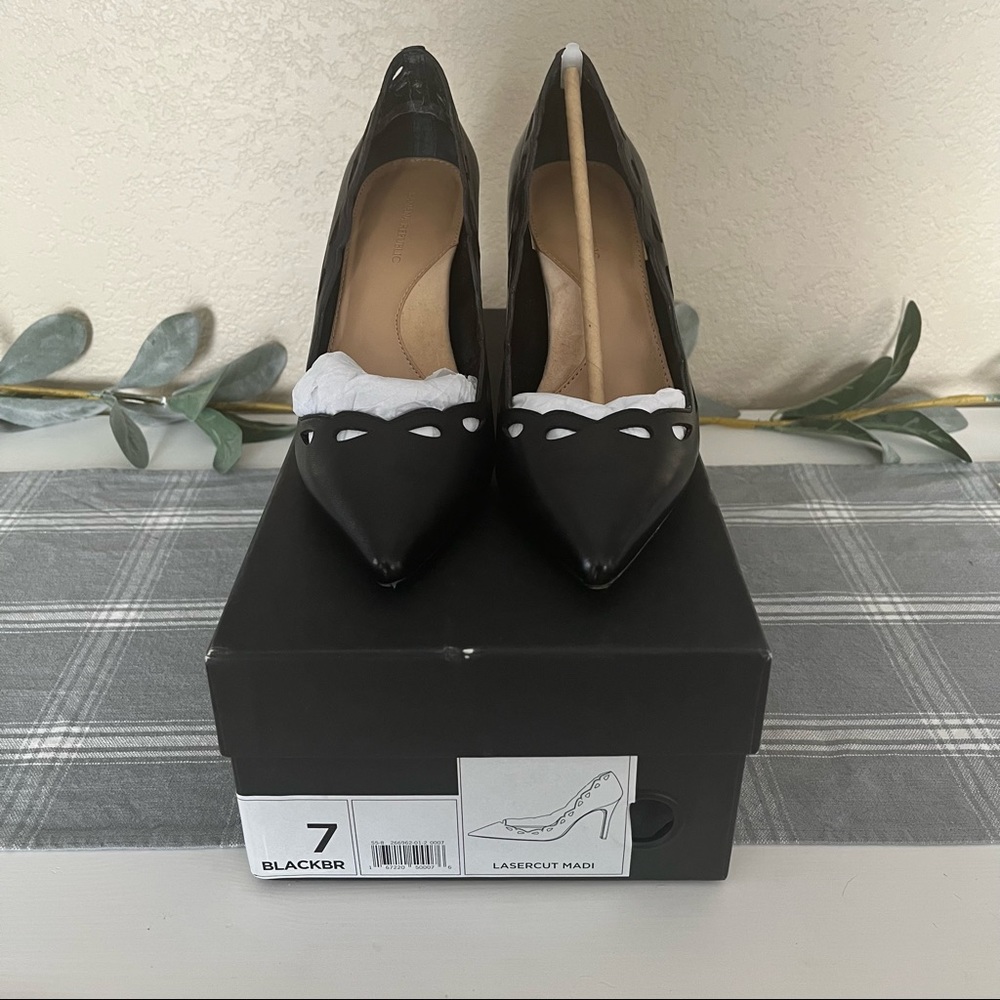 Banana Republic Madison Heel Laser Cut Black Leather